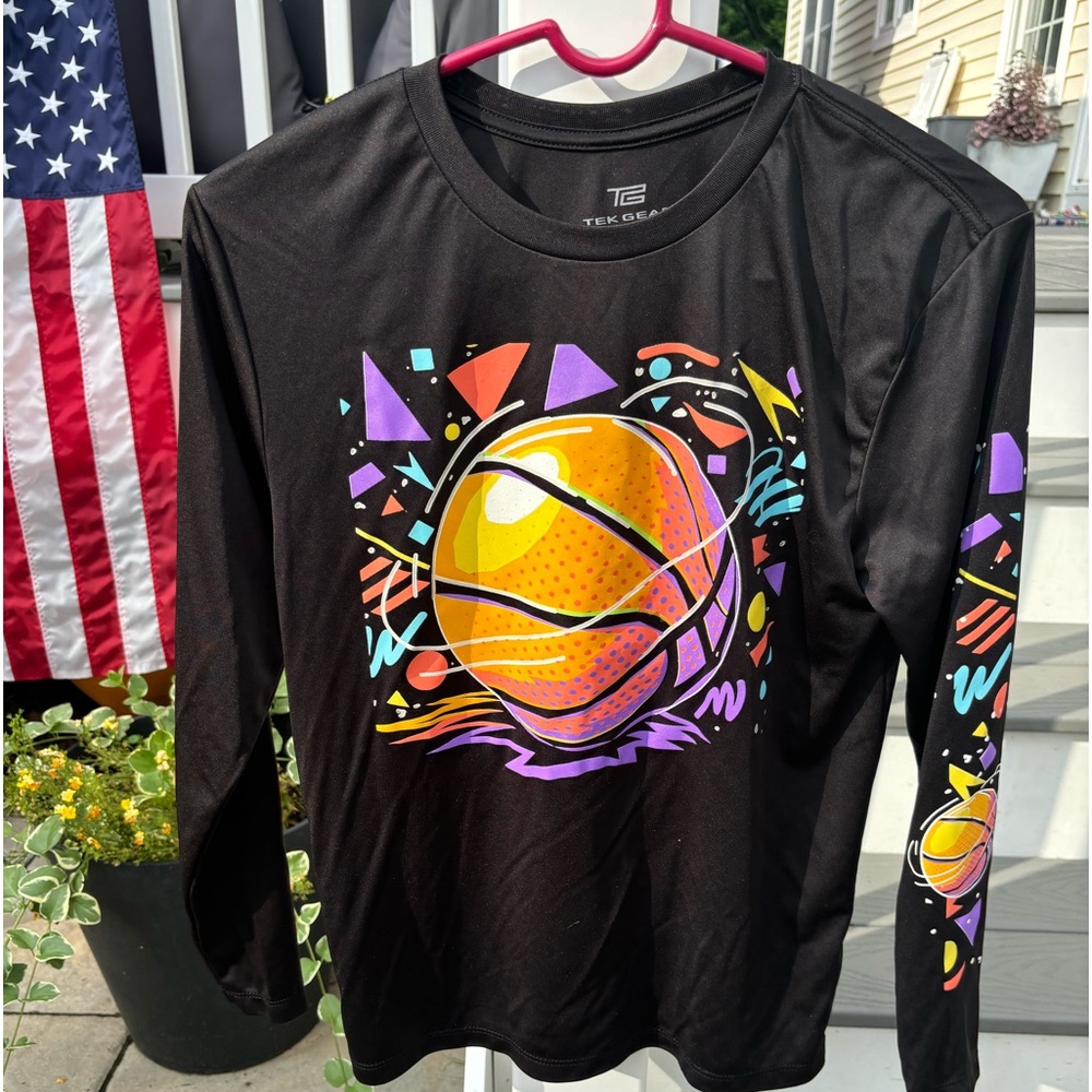 Tek Gear basketball long sleeve shirt. Polyester. Size large.